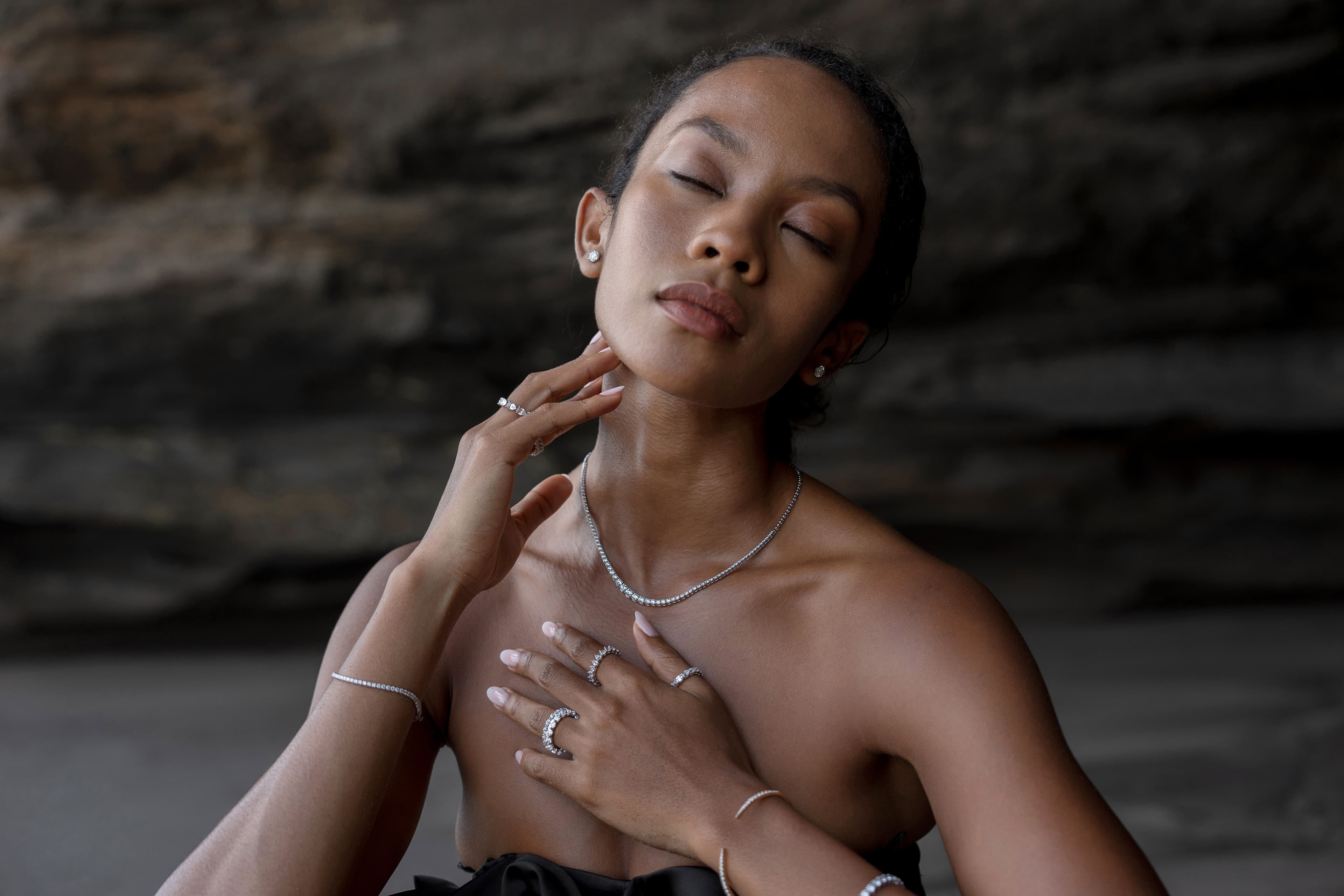 IRALIS - Rings and Necklace on Model