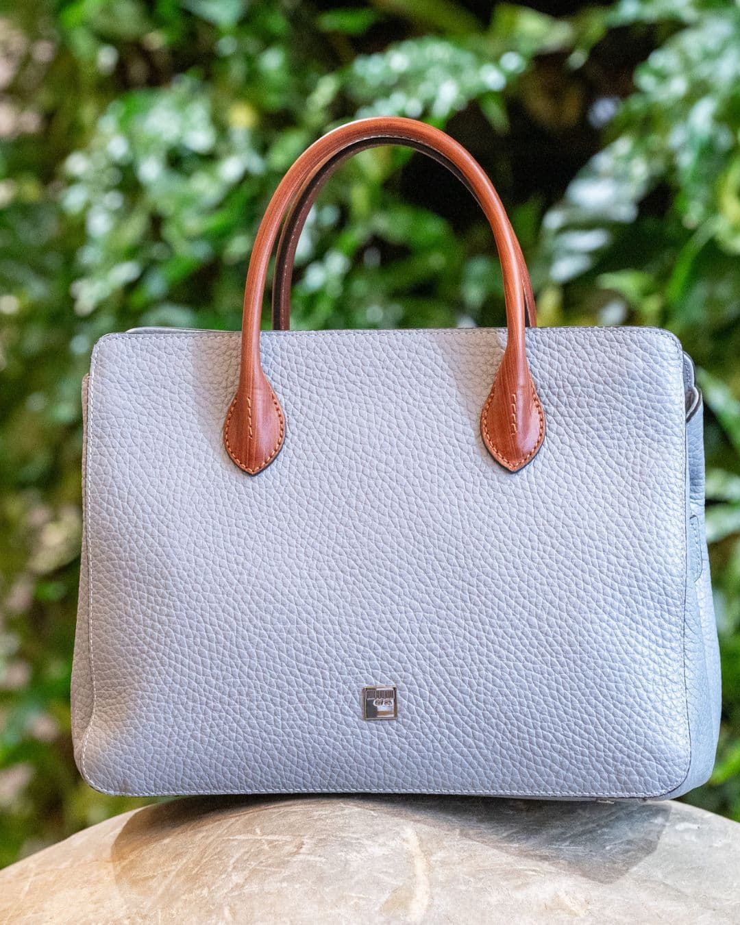 0714-Handtasche in grauem Leder